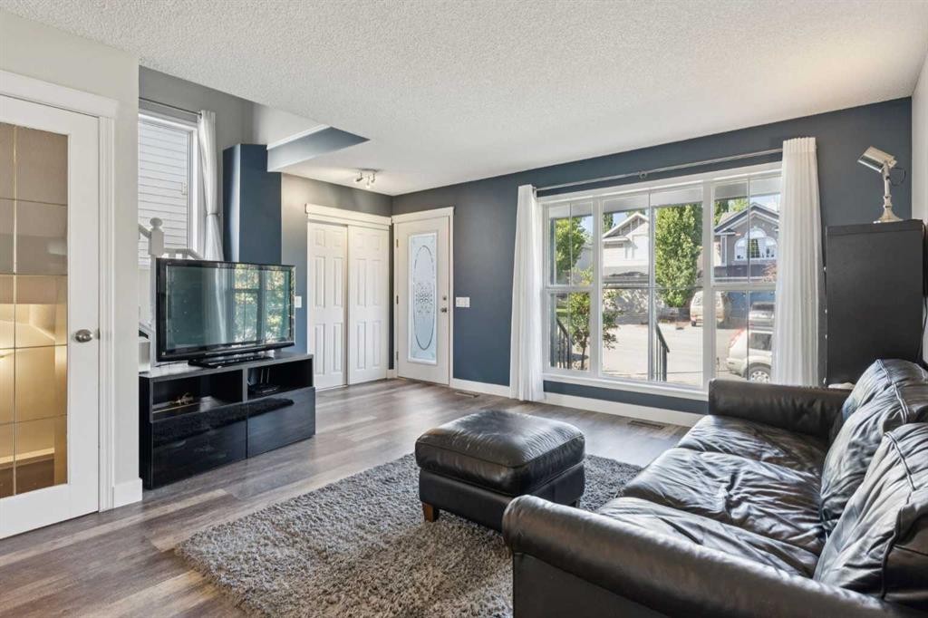 117 Tuscany Drive Nw, Calgary, AB - Indoor Photo Showing Living Room