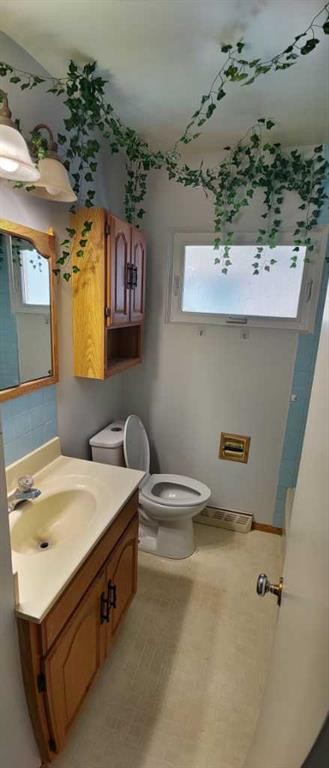 9836 Elbow Drive Sw, Calgary, AB - Indoor Photo Showing Bathroom