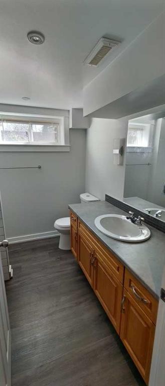 9836 Elbow Drive Sw, Calgary, AB - Indoor Photo Showing Bathroom