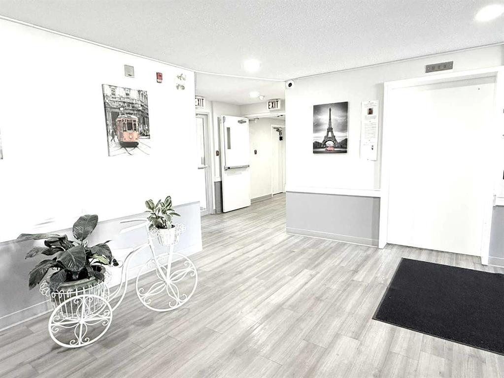 207-5555 Falsbridge Drive Ne, Calgary, AB - Indoor Photo Showing Other Room