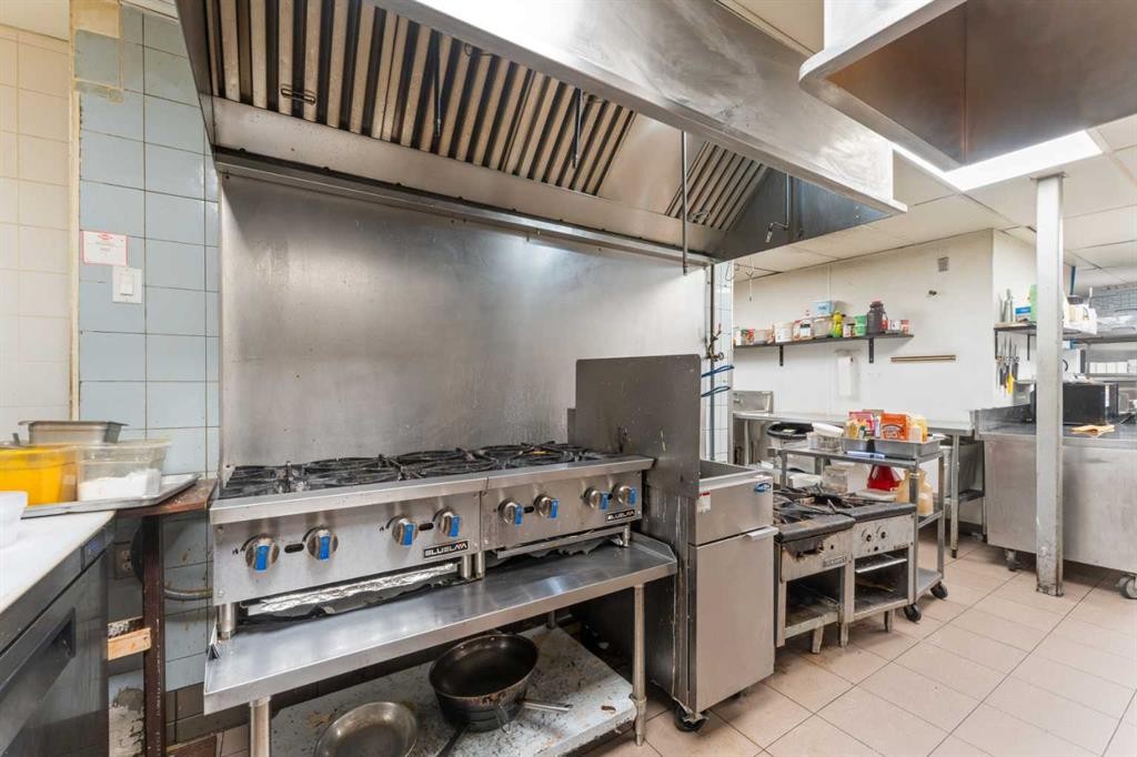 3320 17 Avenue Sw, Calgary, AB