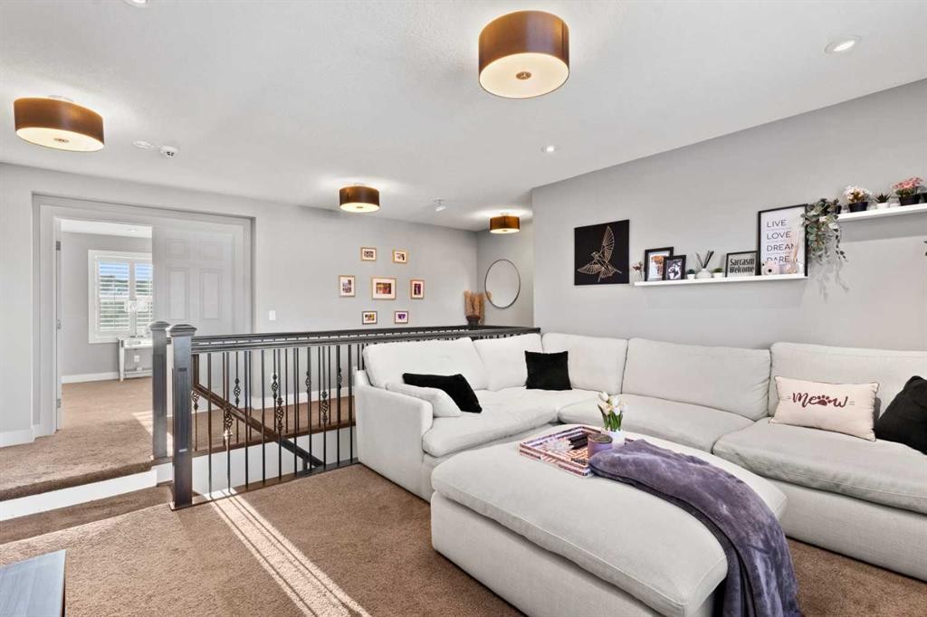 108 Windgate Close Sw, Airdrie, AB - Indoor Photo Showing Living Room