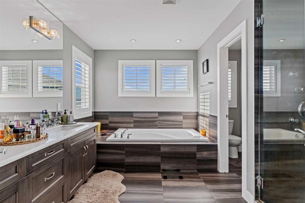 108 Windgate Close Sw, Airdrie, AB - Indoor Photo Showing Bathroom