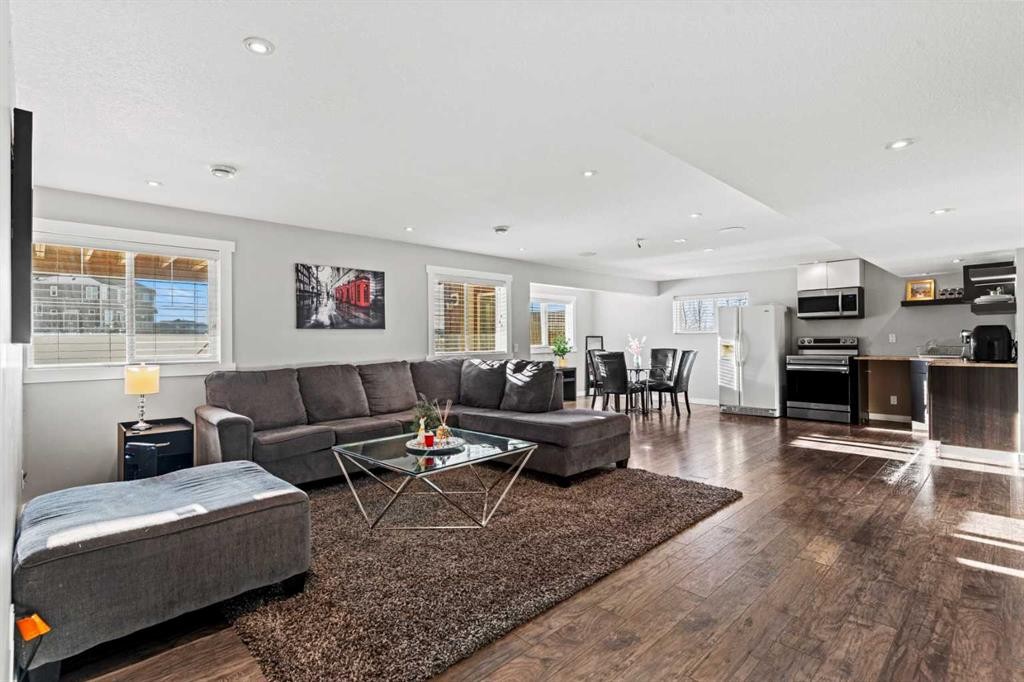 108 Windgate Close Sw, Airdrie, AB - Indoor Photo Showing Living Room