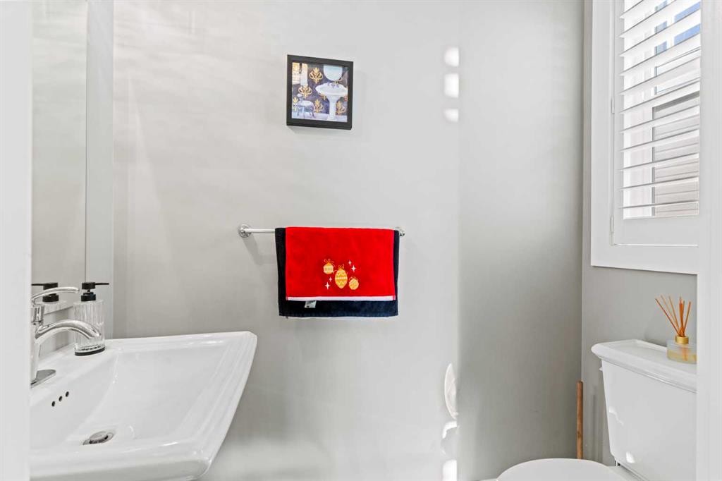 108 Windgate Close Sw, Airdrie, AB - Indoor Photo Showing Bathroom