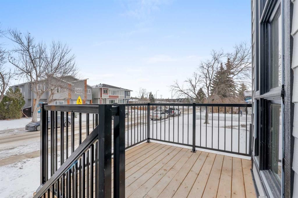 7415 39 Avenue Nw, Calgary, AB - Outdoor With Exterior