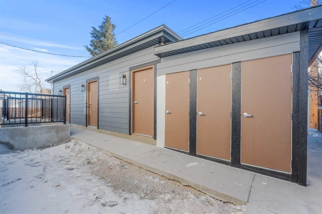 7415 39 Avenue Nw, Calgary, AB - Outdoor With Exterior