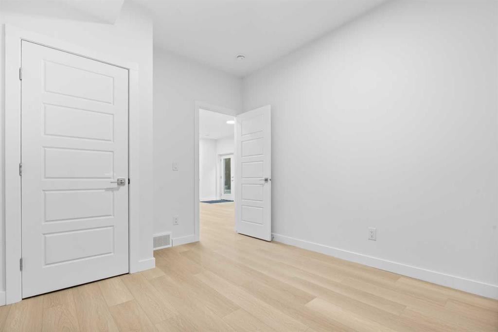 7415 39 Avenue Nw, Calgary, AB - Indoor Photo Showing Other Room