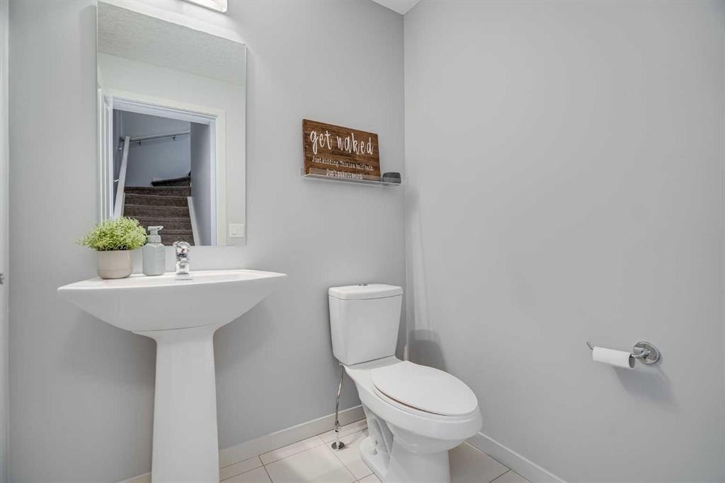 335 Copperpond Row Se, Calgary, AB - Indoor Photo Showing Bathroom