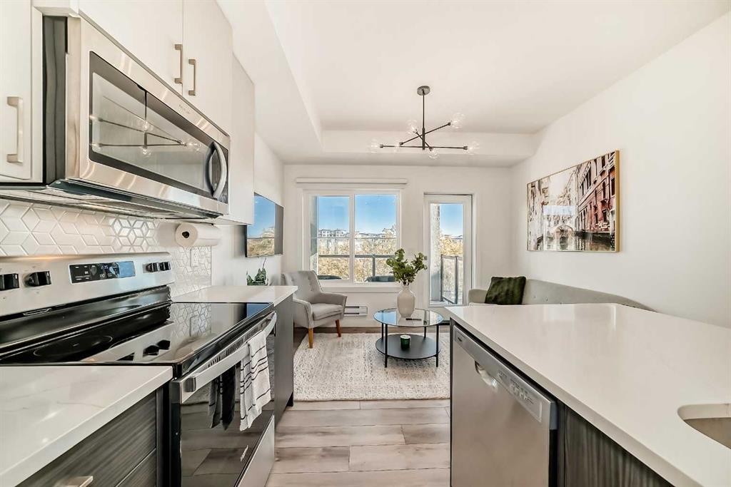 35 Spring Creek Common Sw, Calgary, AB - Indoor Photo Showing Kitchen