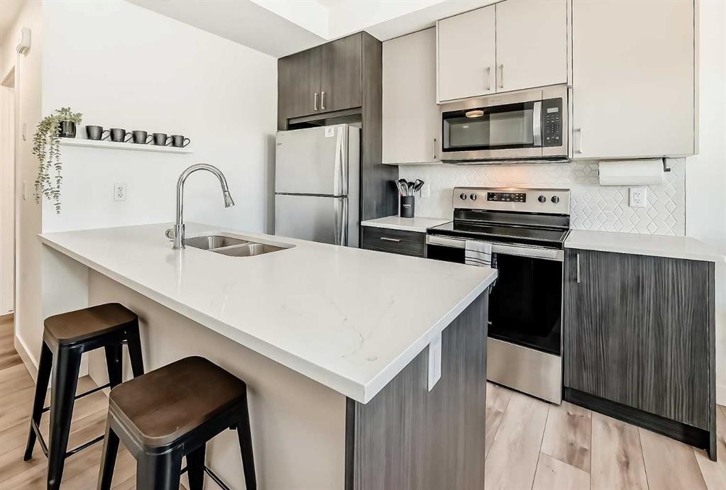 35 Spring Creek Common Sw, Calgary, AB - Indoor Photo Showing Kitchen With Double Sink With Upgraded Kitchen