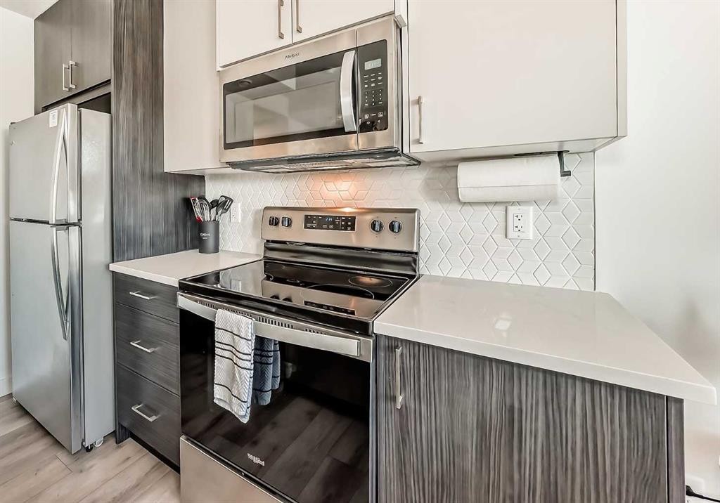 35 Spring Creek Common Sw, Calgary, AB - Indoor Photo Showing Kitchen