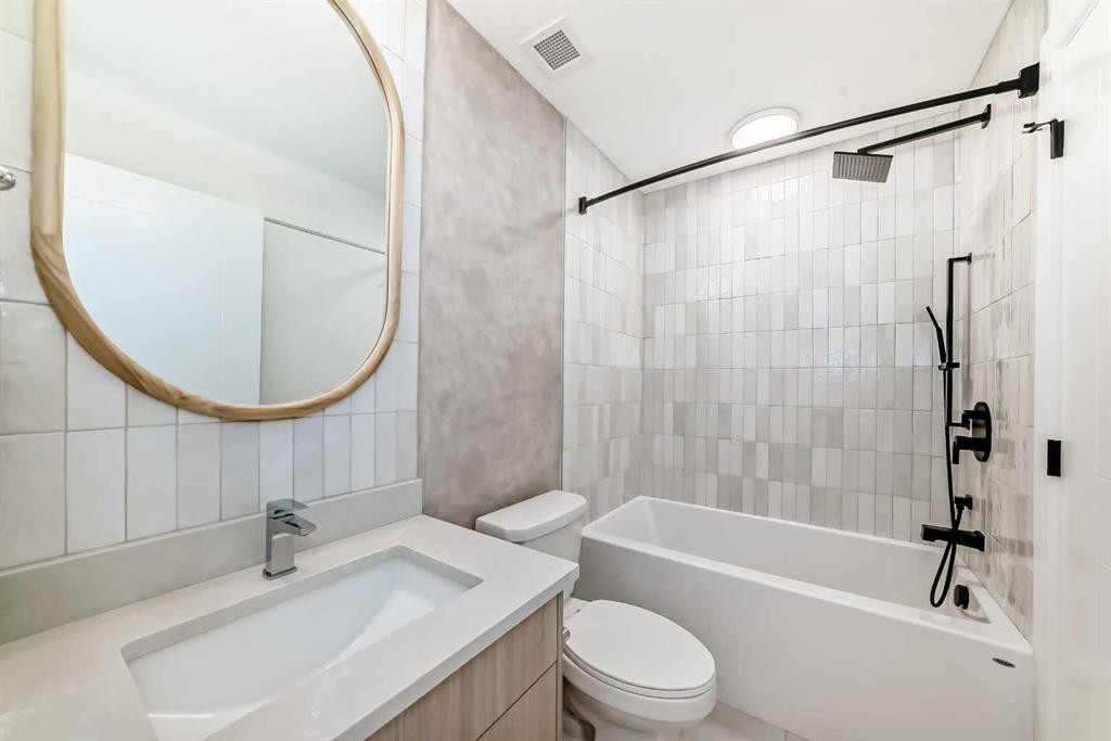 1319-4270 Norford Avenue Nw, Calgary, AB - Indoor Photo Showing Bathroom