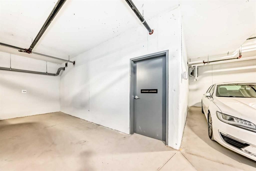1319-4270 Norford Avenue Nw, Calgary, AB - Indoor Photo Showing Garage