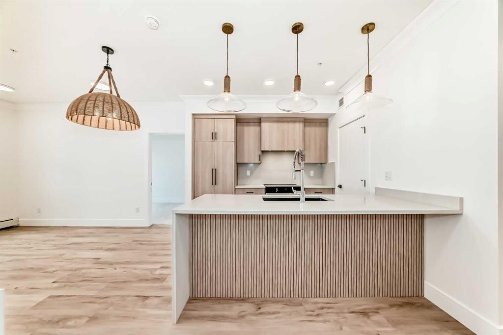 1319-4270 Norford Avenue Nw, Calgary, AB - Indoor Photo Showing Kitchen With Upgraded Kitchen