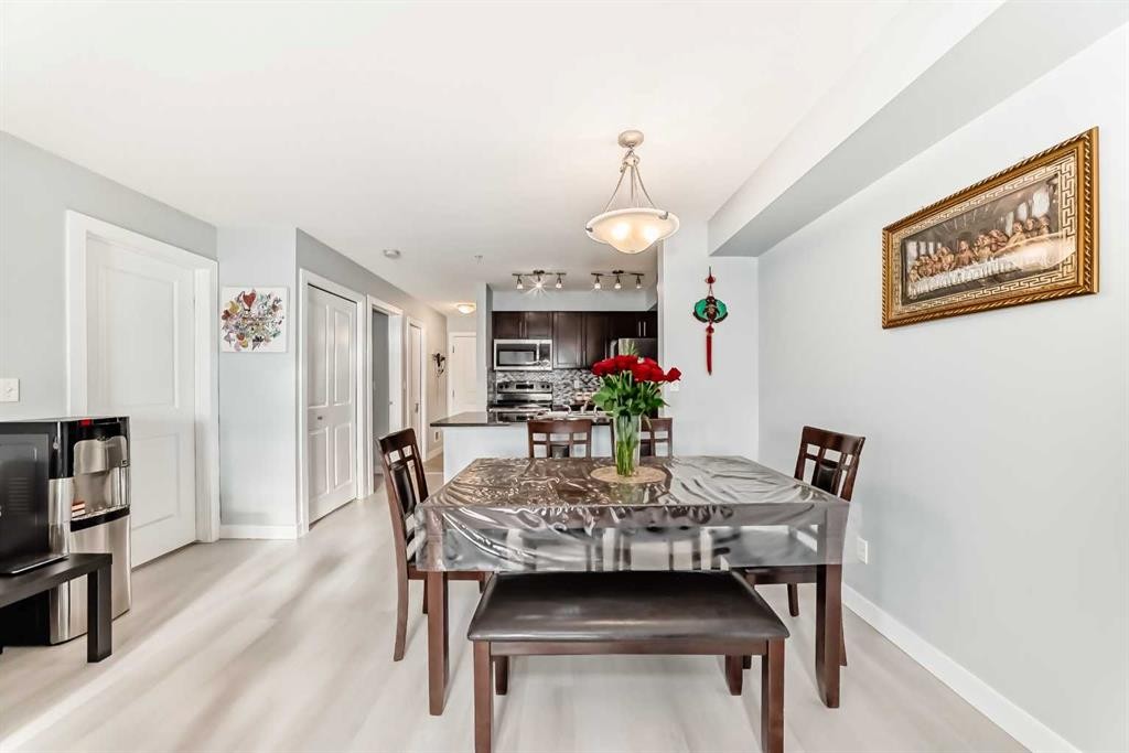 314-5 Saddlestone Way, Calgary, AB - Indoor Photo Showing Dining Room