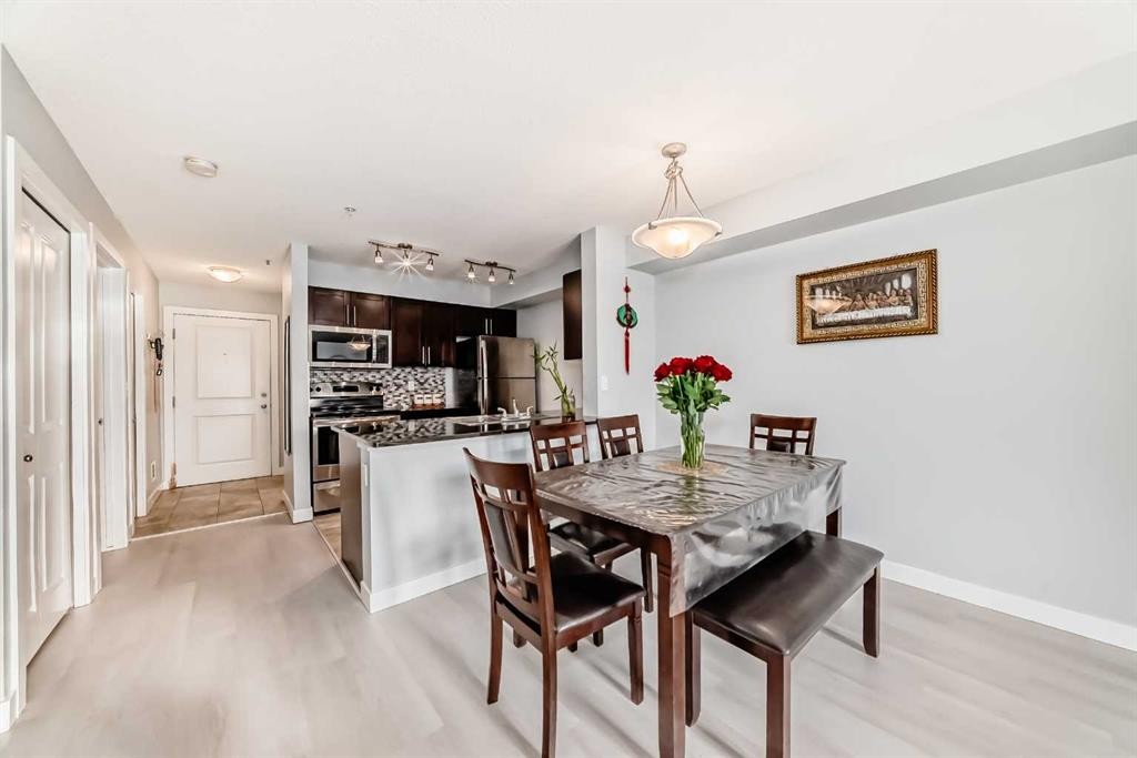 314-5 Saddlestone Way, Calgary, AB - Indoor Photo Showing Dining Room
