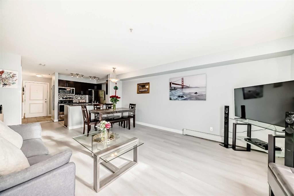 314-5 Saddlestone Way, Calgary, AB - Indoor Photo Showing Living Room