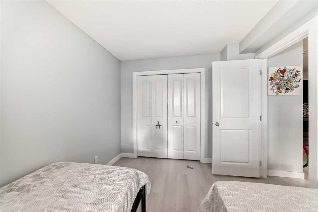314-5 Saddlestone Way, Calgary, AB - Indoor Photo Showing Bedroom