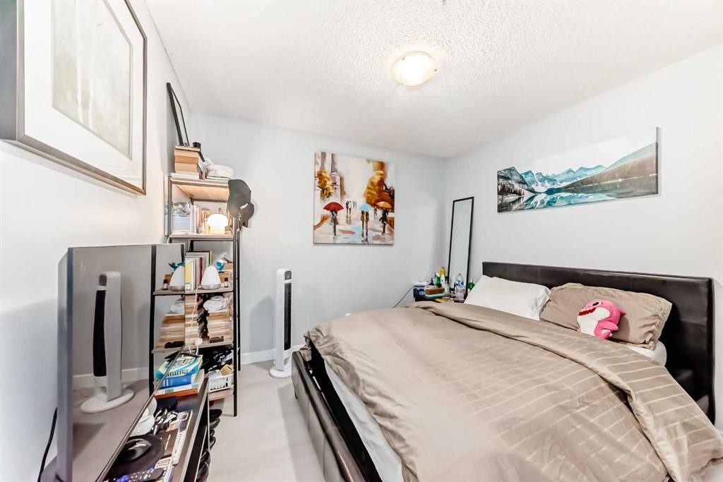 314-5 Saddlestone Way, Calgary, AB - Indoor Photo Showing Bedroom