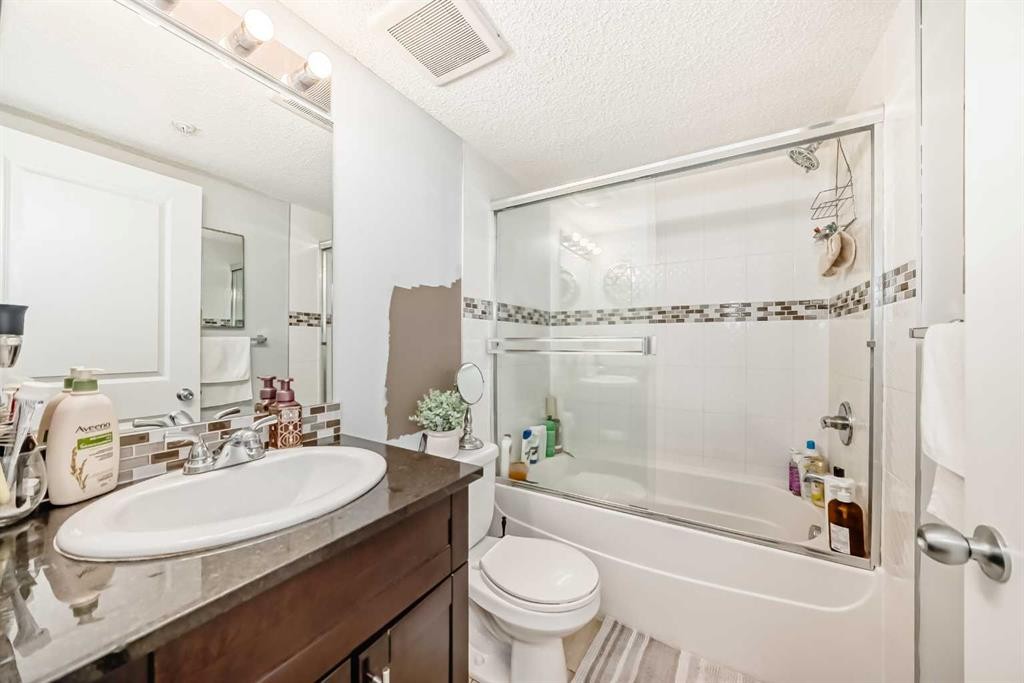 314-5 Saddlestone Way, Calgary, AB - Indoor Photo Showing Bathroom