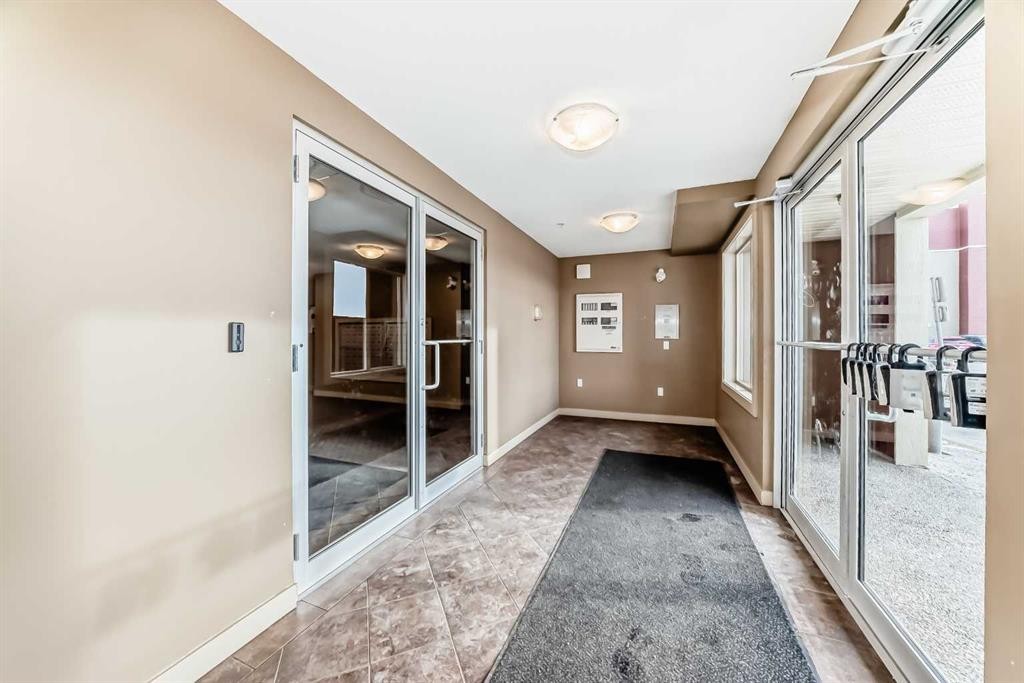 314-5 Saddlestone Way, Calgary, AB - Indoor Photo Showing Other Room