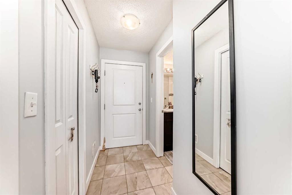 314-5 Saddlestone Way, Calgary, AB - Indoor Photo Showing Other Room