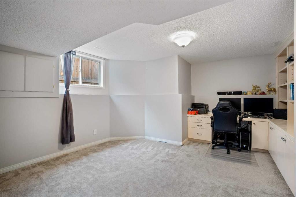 358 Hawkstone Drive Nw, Calgary, AB - Indoor Photo Showing Office