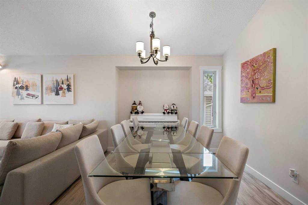 358 Hawkstone Drive Nw, Calgary, AB - Indoor Photo Showing Dining Room