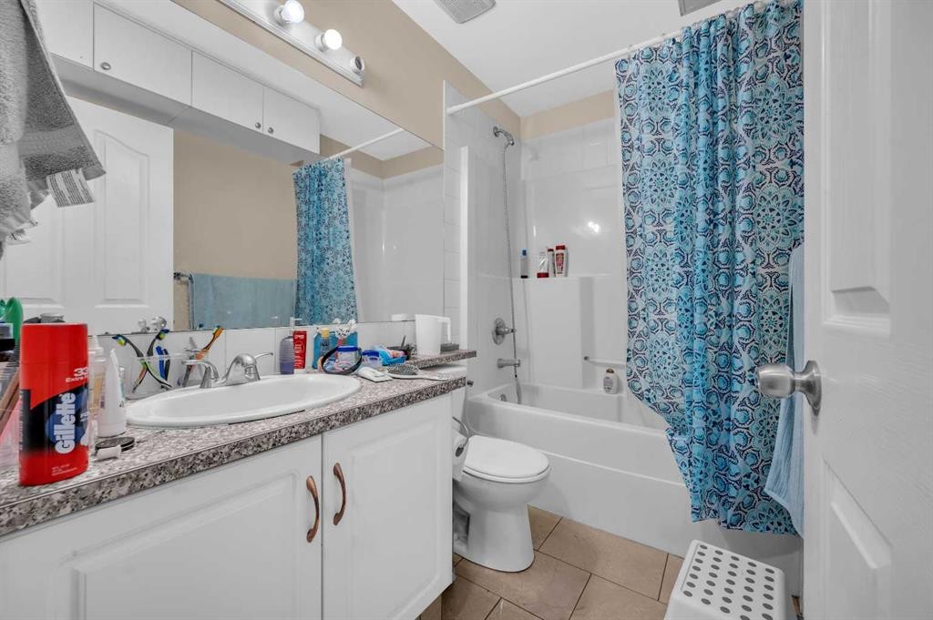 212 Tarawood Place Ne, Calgary, AB - Indoor Photo Showing Bathroom