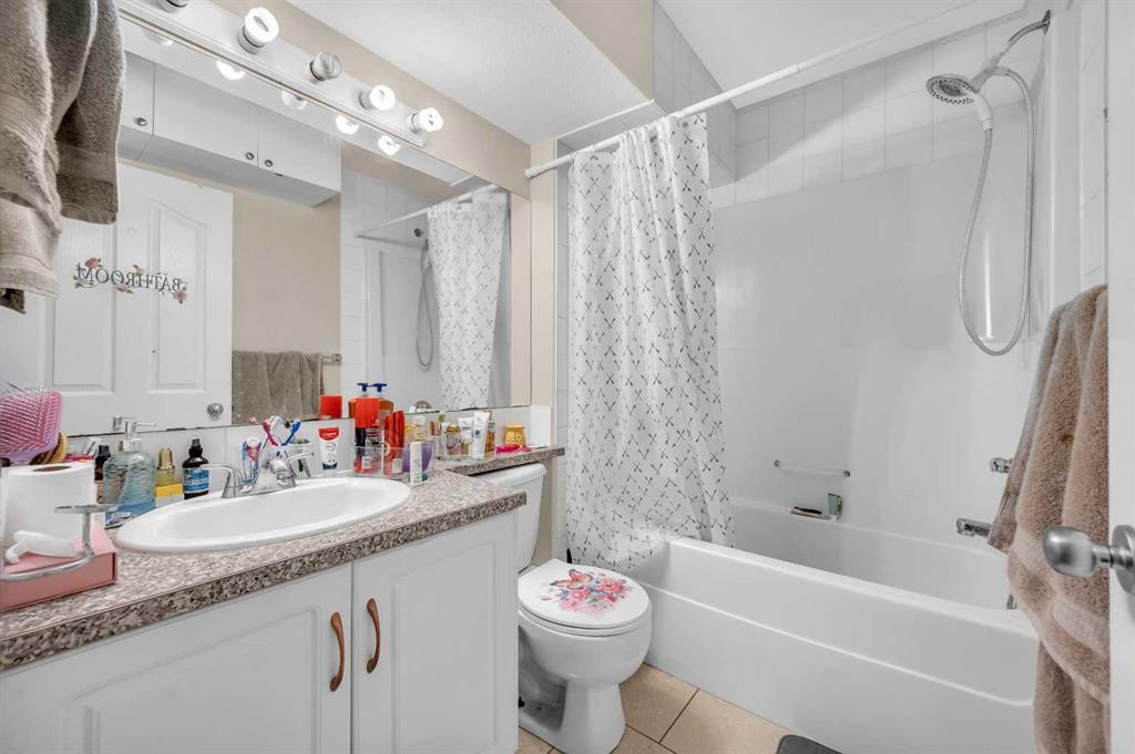 212 Tarawood Place Ne, Calgary, AB - Indoor Photo Showing Bathroom
