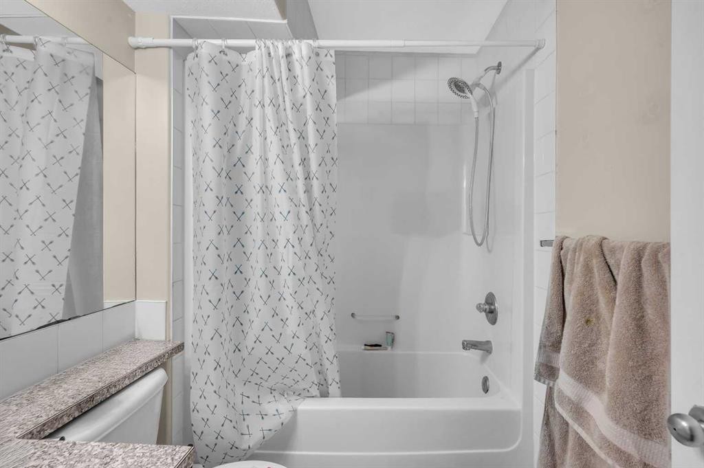 212 Tarawood Place Ne, Calgary, AB - Indoor Photo Showing Bathroom