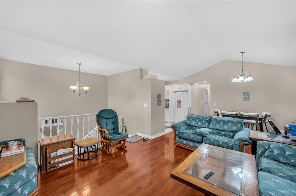 212 Tarawood Place Ne, Calgary, AB - Indoor Photo Showing Living Room
