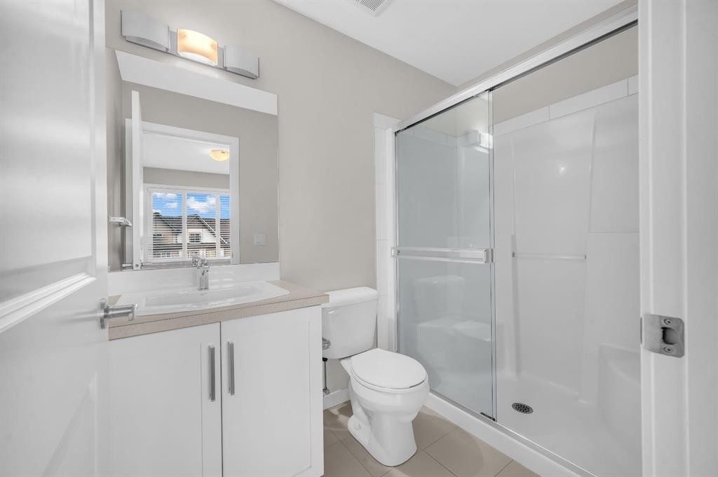 50 Copperstone Common Se, Calgary, AB - Indoor Photo Showing Bathroom