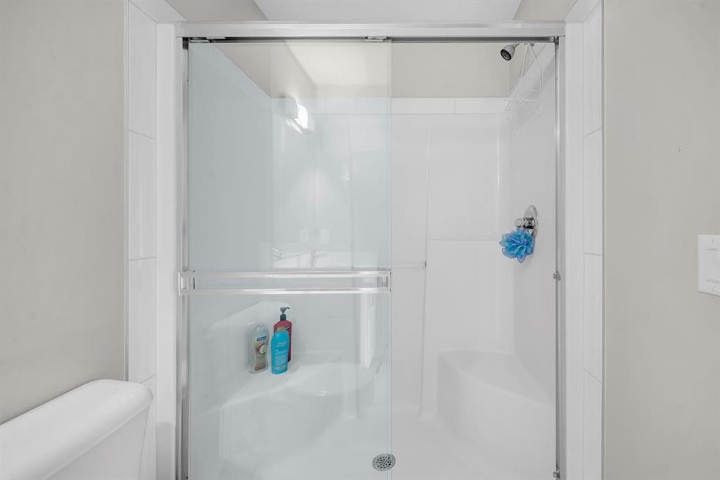50 Copperstone Common Se, Calgary, AB - Indoor Photo Showing Bathroom