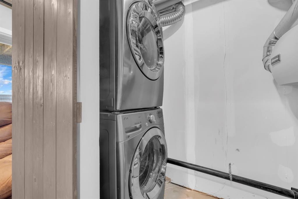 50 Copperstone Common Se, Calgary, AB - Indoor Photo Showing Laundry Room