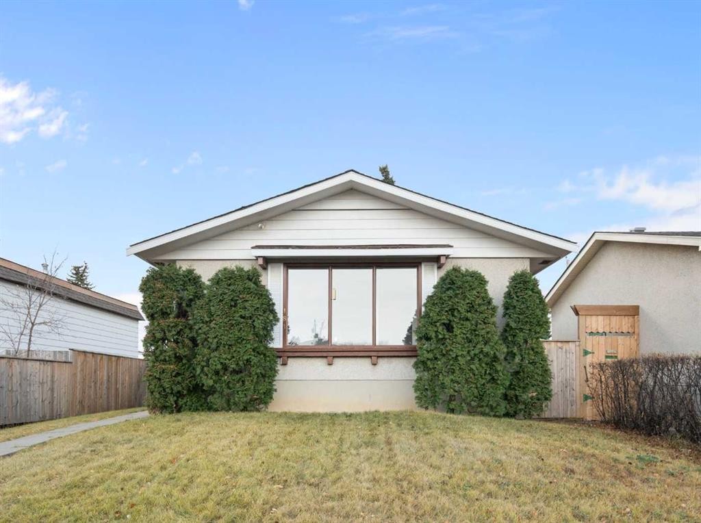 181 Dovercliffe Close Se, Calgary, AB - Outdoor