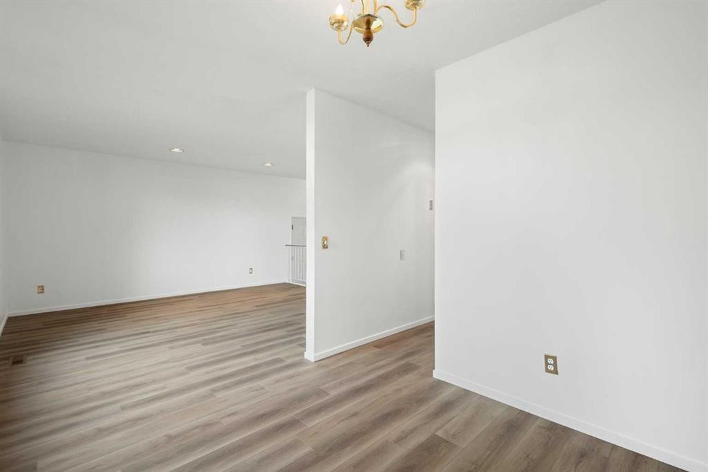 181 Dovercliffe Close Se, Calgary, AB - Indoor Photo Showing Other Room