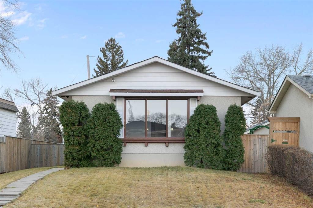 181 Dovercliffe Close Se, Calgary, AB - Outdoor