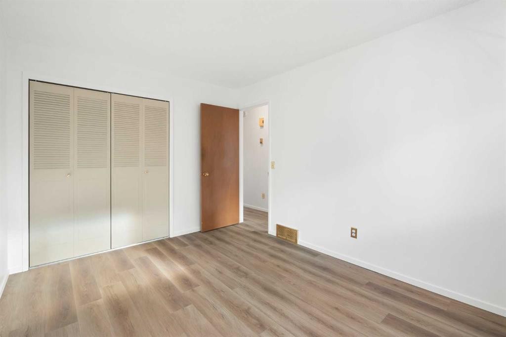 181 Dovercliffe Close Se, Calgary, AB - Indoor Photo Showing Other Room