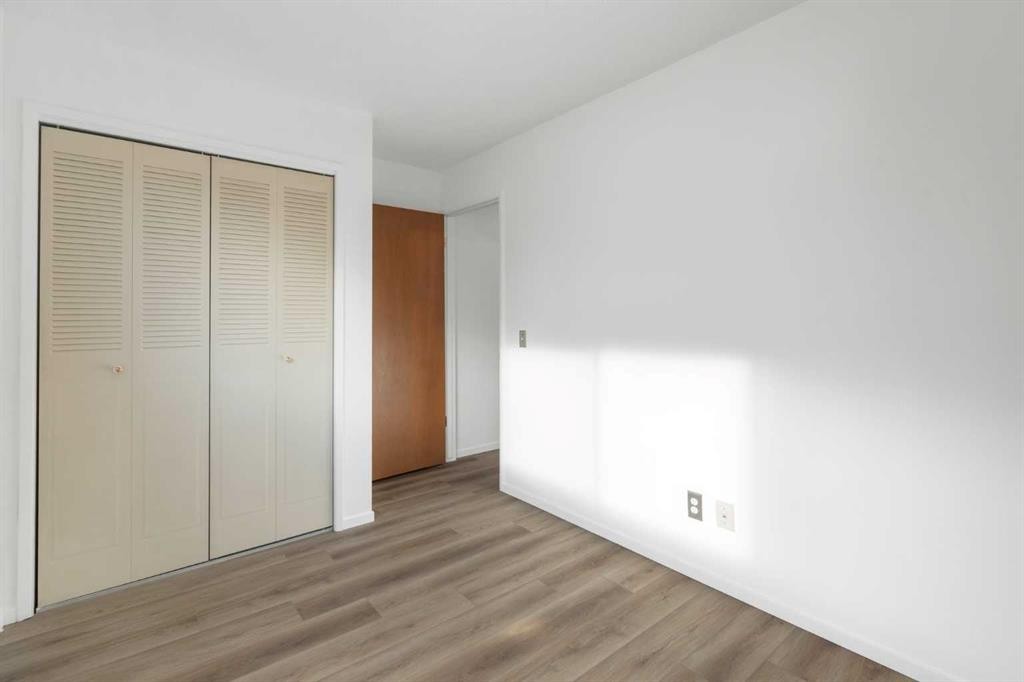 181 Dovercliffe Close Se, Calgary, AB - Indoor Photo Showing Other Room