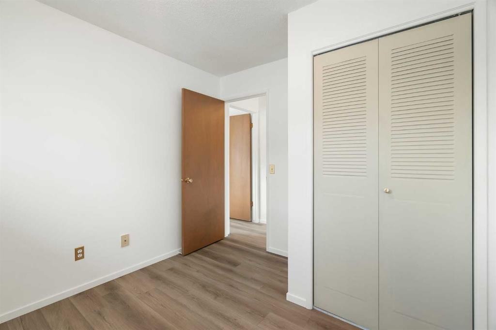 181 Dovercliffe Close Se, Calgary, AB - Indoor Photo Showing Other Room