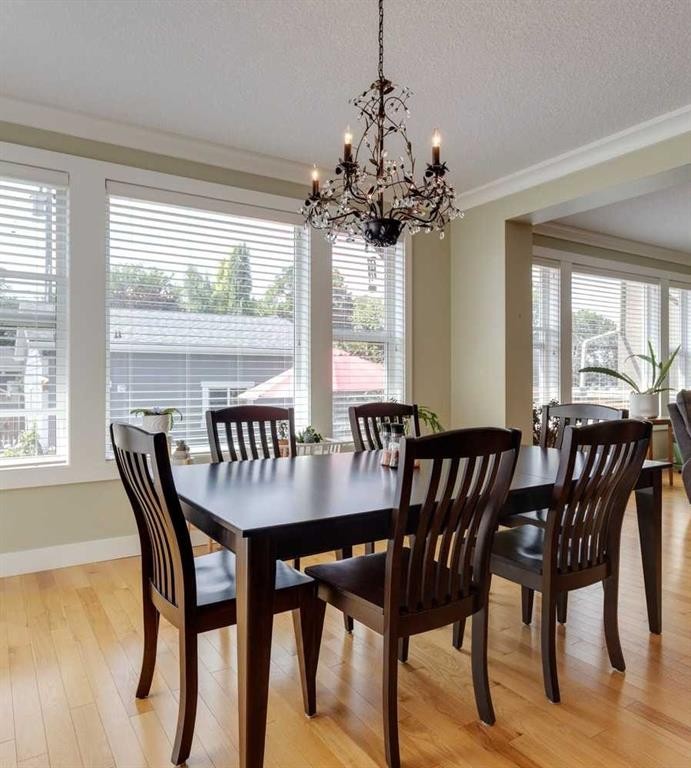 417 29 Avenue Nw, Calgary, AB - Indoor Photo Showing Dining Room