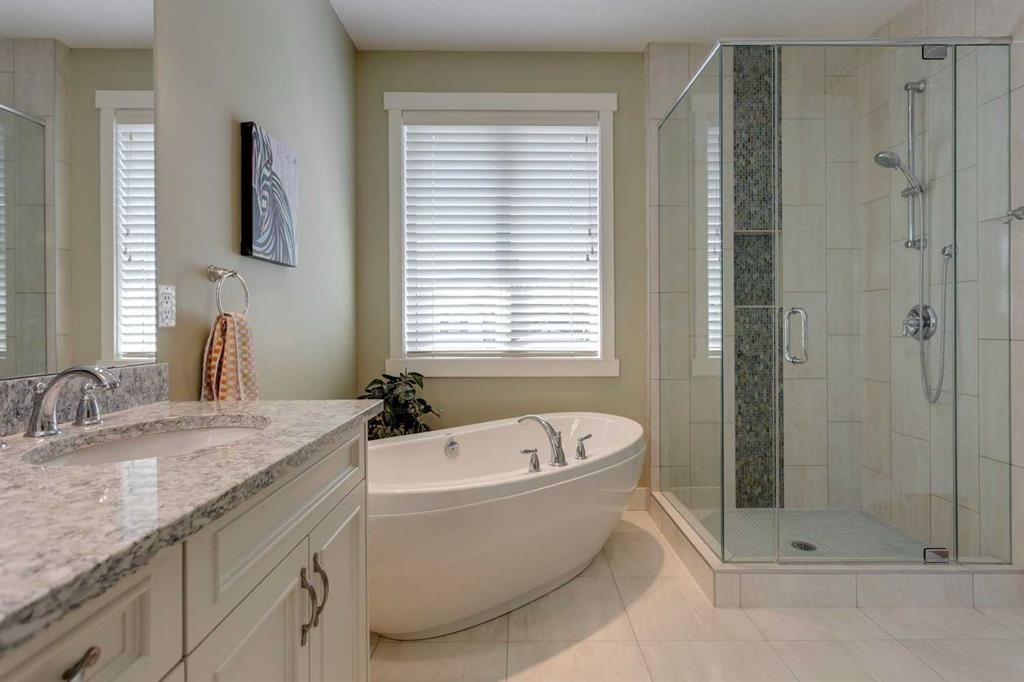 417 29 Avenue Nw, Calgary, AB - Indoor Photo Showing Bathroom