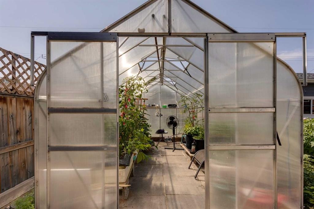 417 29 Avenue Nw, Calgary, AB - Indoor Photo Showing Other Room