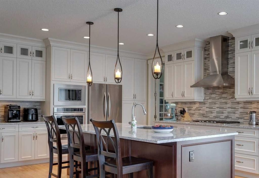 417 29 Avenue Nw, Calgary, AB - Indoor Photo Showing Kitchen With Upgraded Kitchen