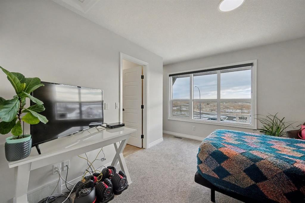 1882 Rangeview Drive Se, Calgary, AB - Indoor Photo Showing Bedroom