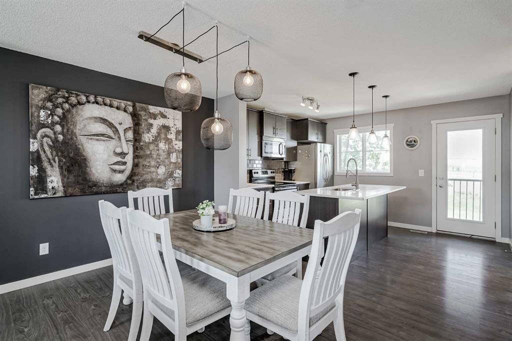 313 Copperpond Landing Se, Calgary, AB - Indoor Photo Showing Dining Room