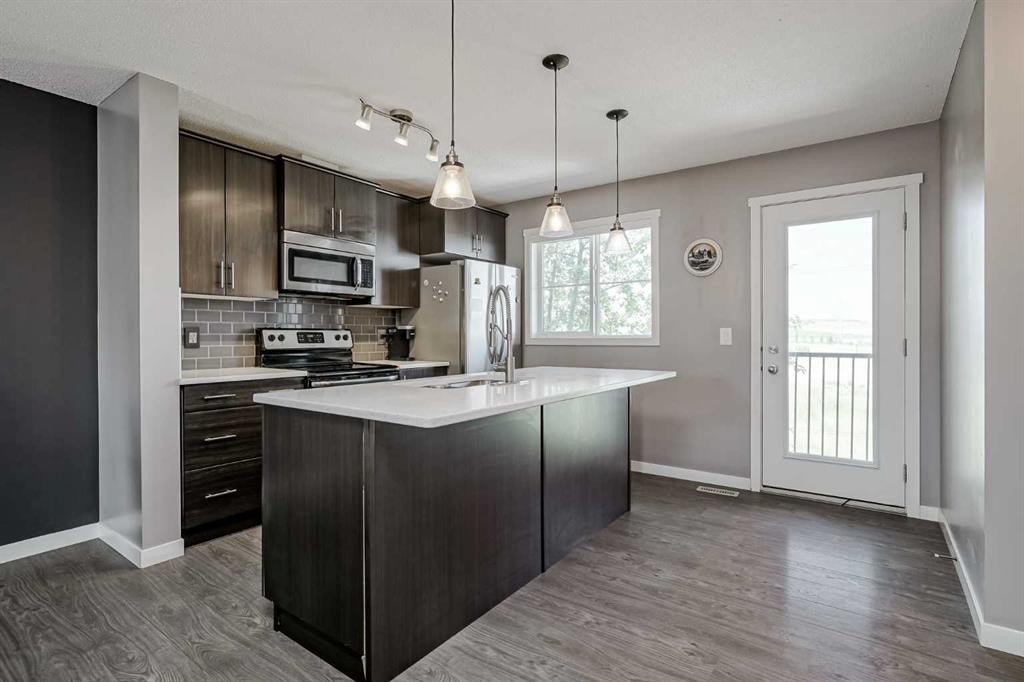 313 Copperpond Landing Se, Calgary, AB - Indoor Photo Showing Kitchen With Upgraded Kitchen
