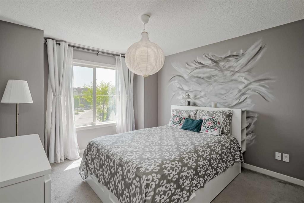 313 Copperpond Landing Se, Calgary, AB - Indoor Photo Showing Bedroom